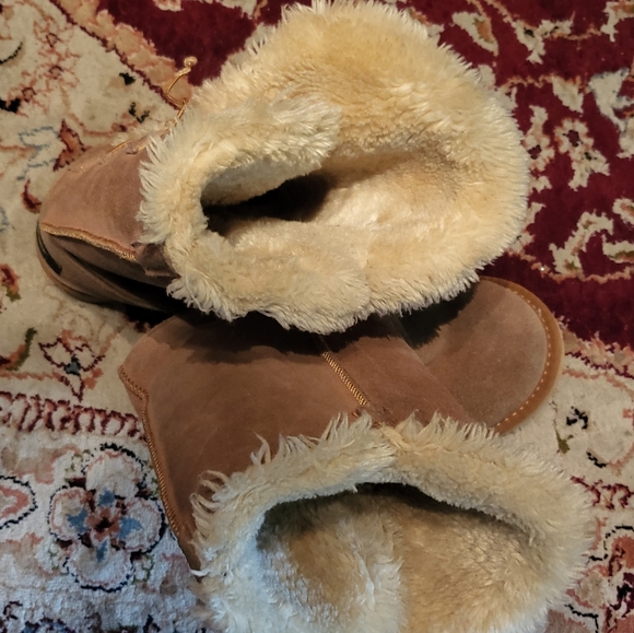 Ugg Boots - Picture 1 of 6